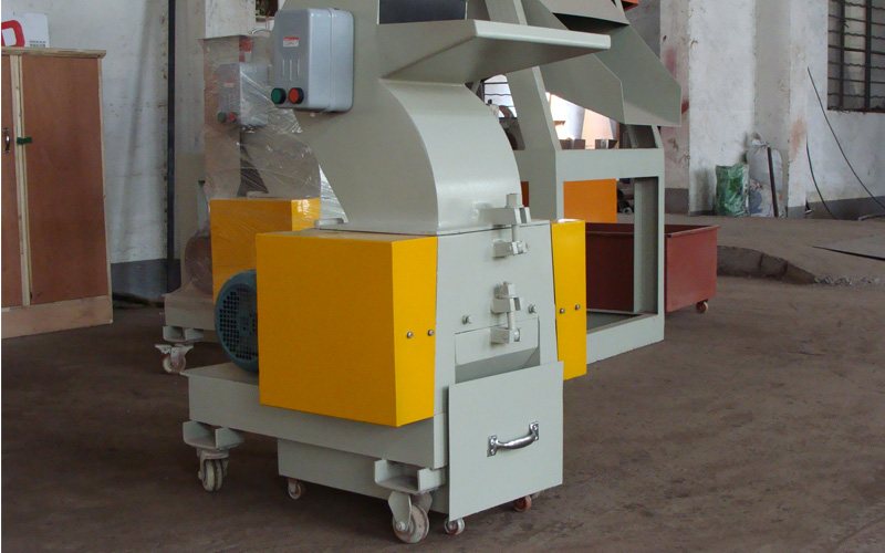 草莓视老版下载地址免费破碎机