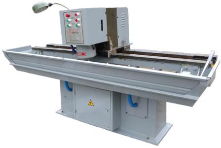 草莓视老版下载地址免费破碎机