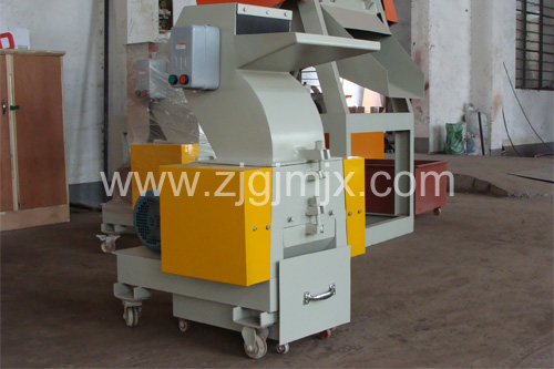 草莓视老版下载地址免费破碎机